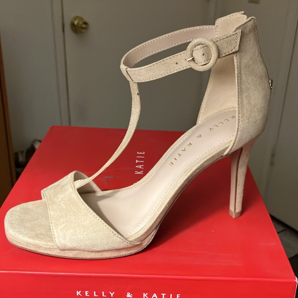 High heels, Kelly & Katie, size 7.5, NWT